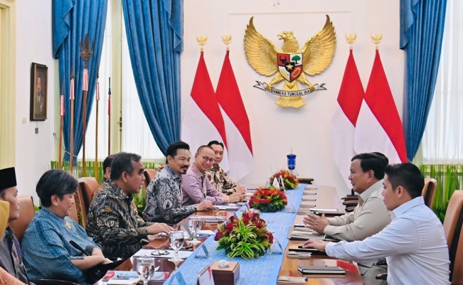 Presiden Prabowo Subianto menerima pimpinan MPR di Istana Merdeka, Jakarta, pada Rabu, 23 Juli 2025. Pertemuan ini merupakan bagian dari konsultasi kelembagaan menjelang penyelenggaraan Sidang Tahunan MPR dalam rangka peringatan HUT ke-80 RI. [Dok. Setpres]